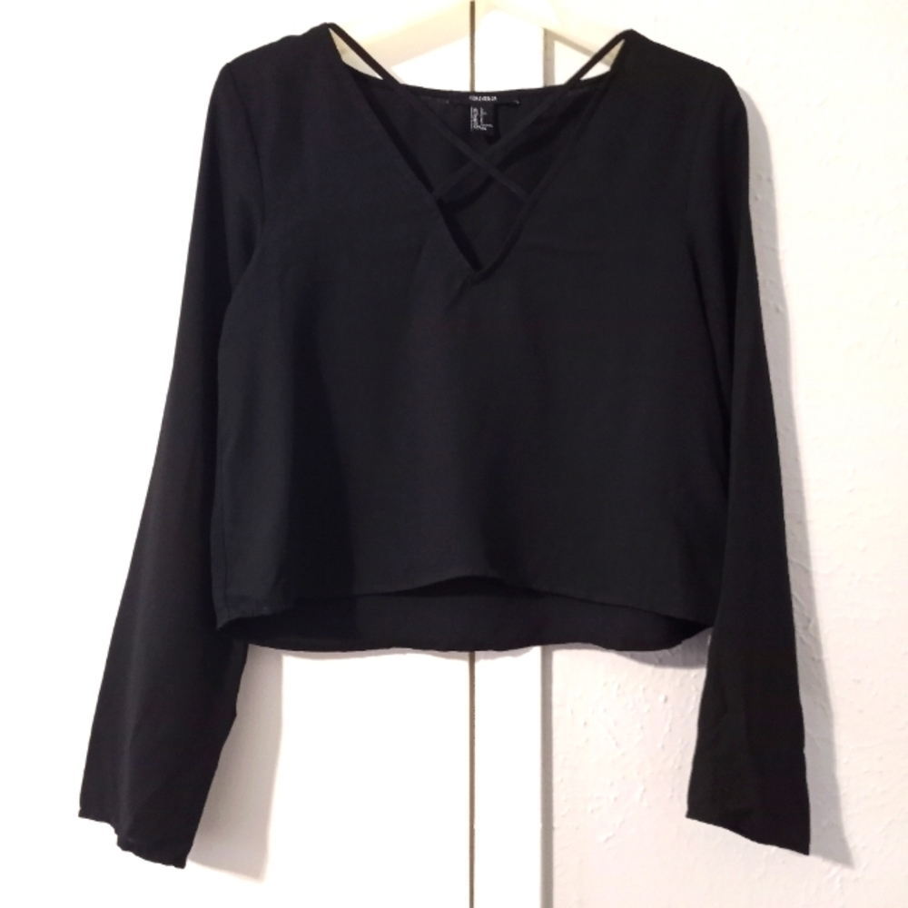 forever21 women's long-sleeved shirt with design on the front size S